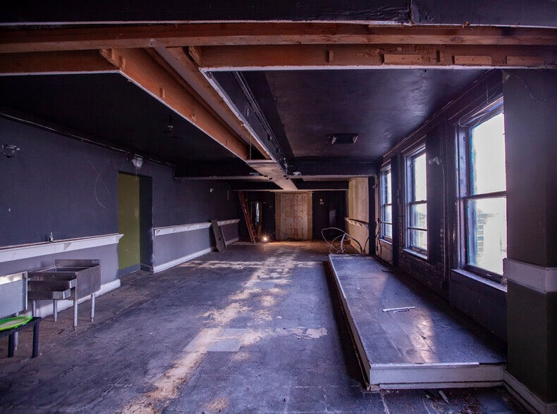 More Photos Of 233 W University Ave, Gainesville Theater Concert Hall For Lease