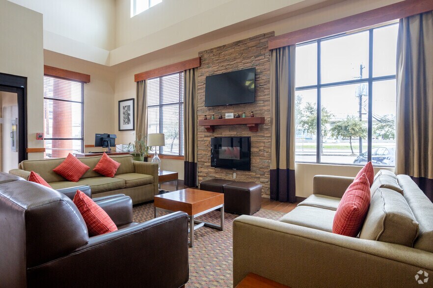 More Photos Of 8720 Gulf Freeway, Houston Hotel For Sale