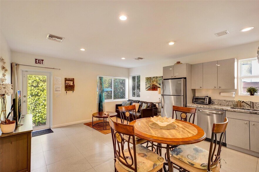 More Photos Of 322 Oklahoma St, Hollywood Multifamily For Sale