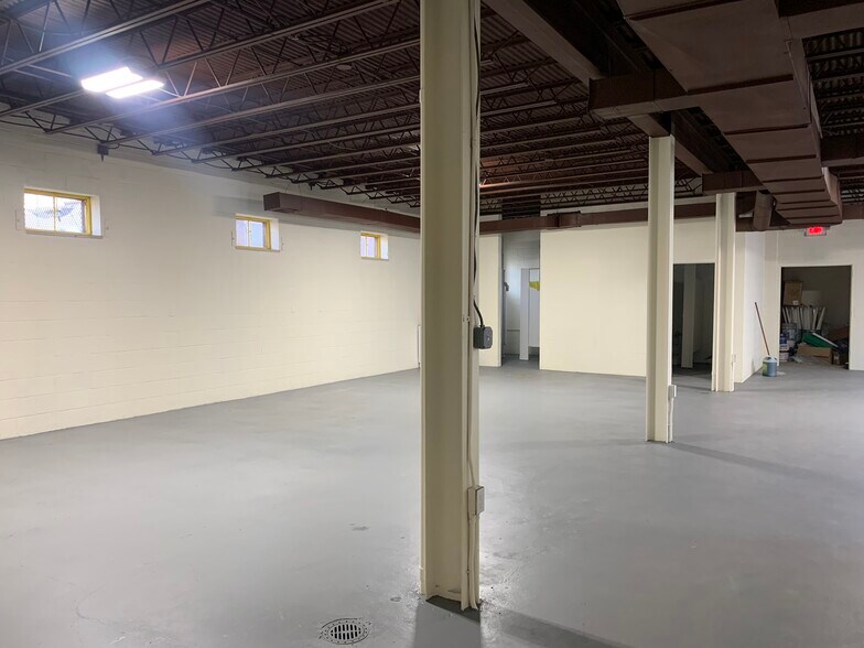 More Photos Of 5810-5814 Seminary Rd, Alexandria Freestanding For Lease