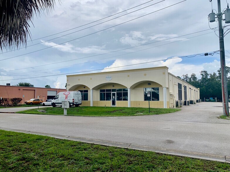 More Photos Of 17041 Alico Commerce Ct, Fort Myers Light Manufacturing For Sale
