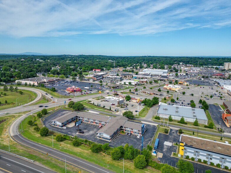 More Photos Of 6001 Rogers Ave, Fort Smith Hotel For Sale
