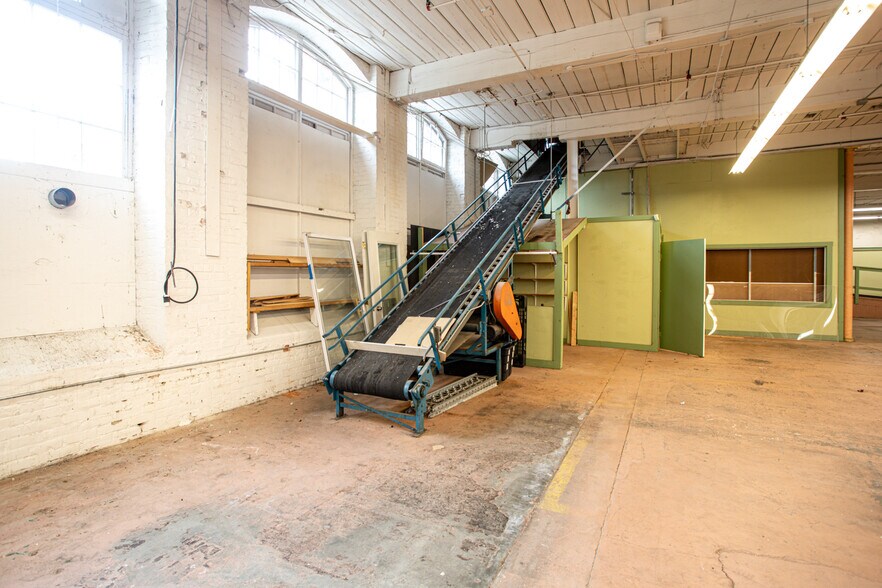 More Photos Of 15 Shaw St, Fall River Manufacturing For Lease