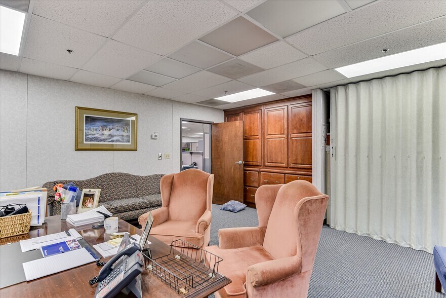 More Photos Of 1089 Augusta Rd, Warrenville Office For Lease