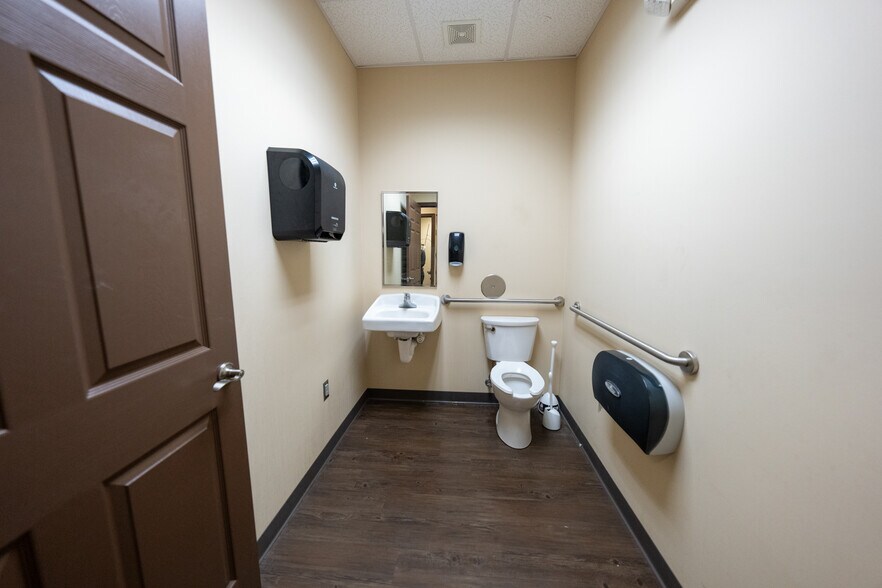 More Photos Of 1900 Golden Springs Rd, Anniston Lodge Meeting Hall For Sale