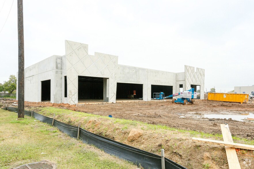More Photos Of 8035 Spencer Hwy, Deer Park General Retail For Sale