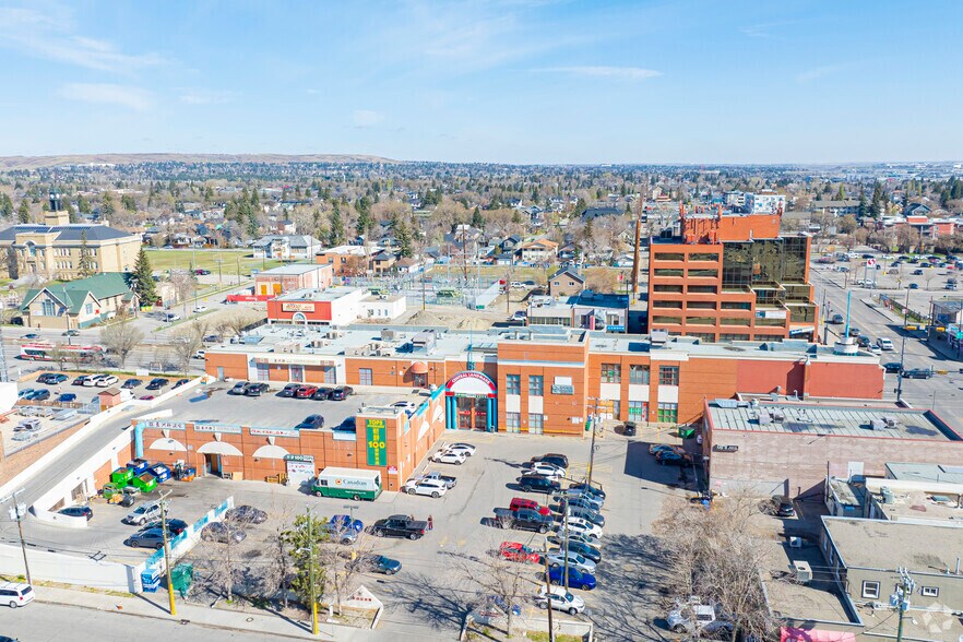 More Photos Of 1623 Centre St NW, Calgary Supermarket For Sale