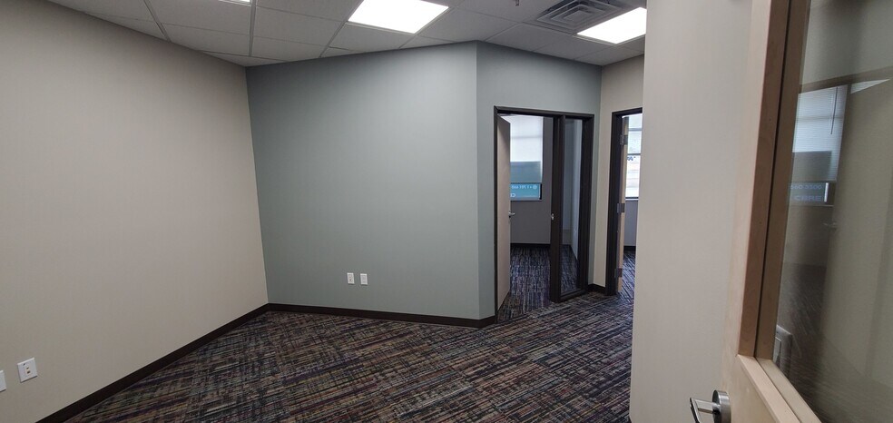More Photos Of 3210 27th St W, Williston Office For Lease