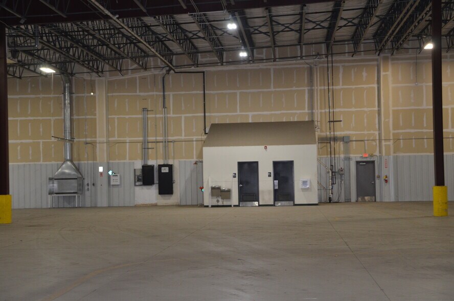 More Photos Of 985 Capital Drive SE, Cedar Rapids Industrial For Sale