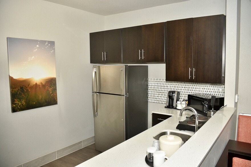 More Photos Of 8755-8757 Old Redwood Hwy, Windsor Hotel For Sale