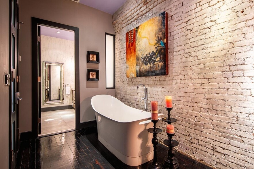 More Photos Of 213 Printers Aly, Nashville General Retail For Sale