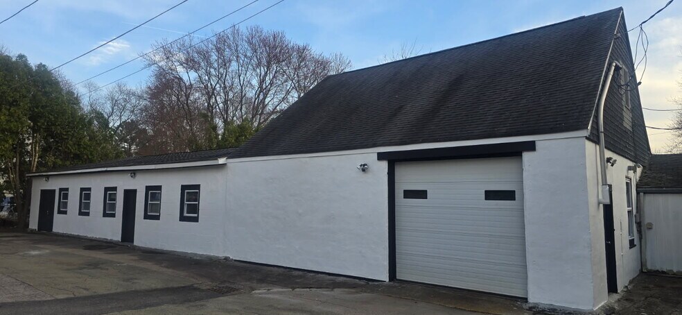 Primary Photo Of 11 Summer St, Bellingham Manufacturing For Sale