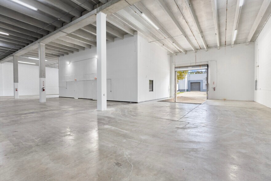 More Photos Of 1740-1742 NW 93rd Ave, Miami Warehouse For Lease