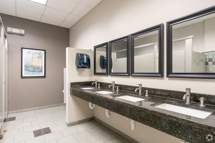 More Photos Of 2710 Centerville Rd, Wilmington Office For Lease