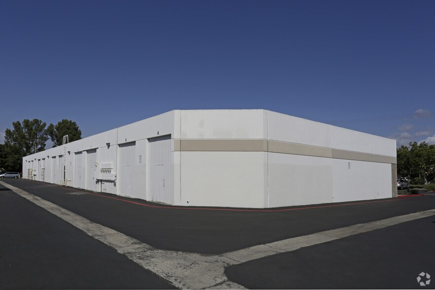 More Photos Of 16601 Gothard St, Huntington Beach Light Manufacturing For Lease