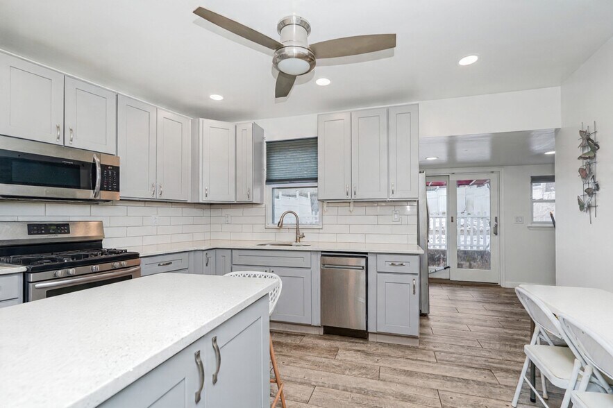 More Photos Of 419 Jersey St, Staten Island Storefront For Sale
