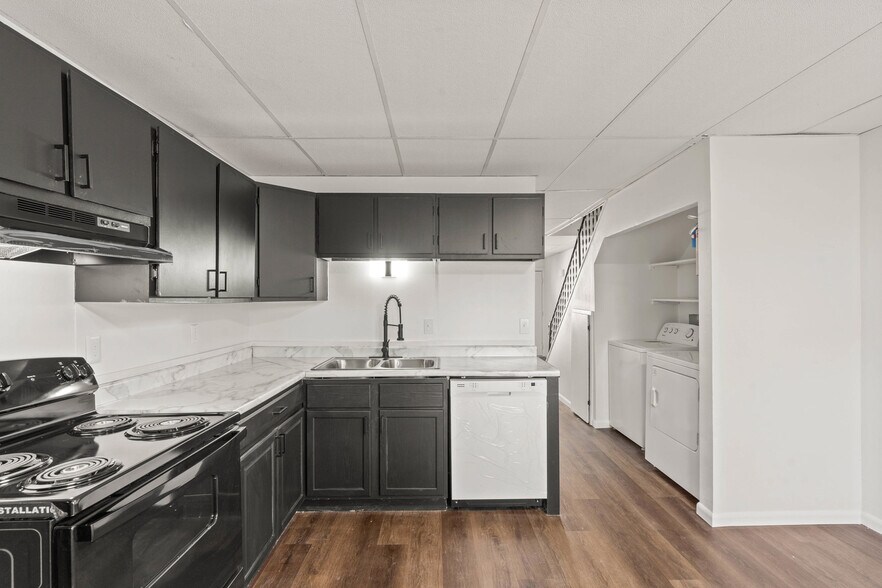 More Photos Of 701 Swan St, West Burlington Multifamily For Sale