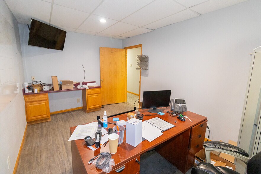 More Photos Of 1919 W Central Ave, El Dorado Warehouse For Lease