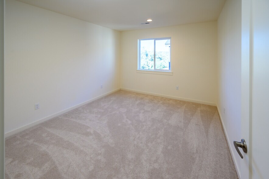 More Photos Of 1315 Pinkard, Prineville Multifamily For Sale