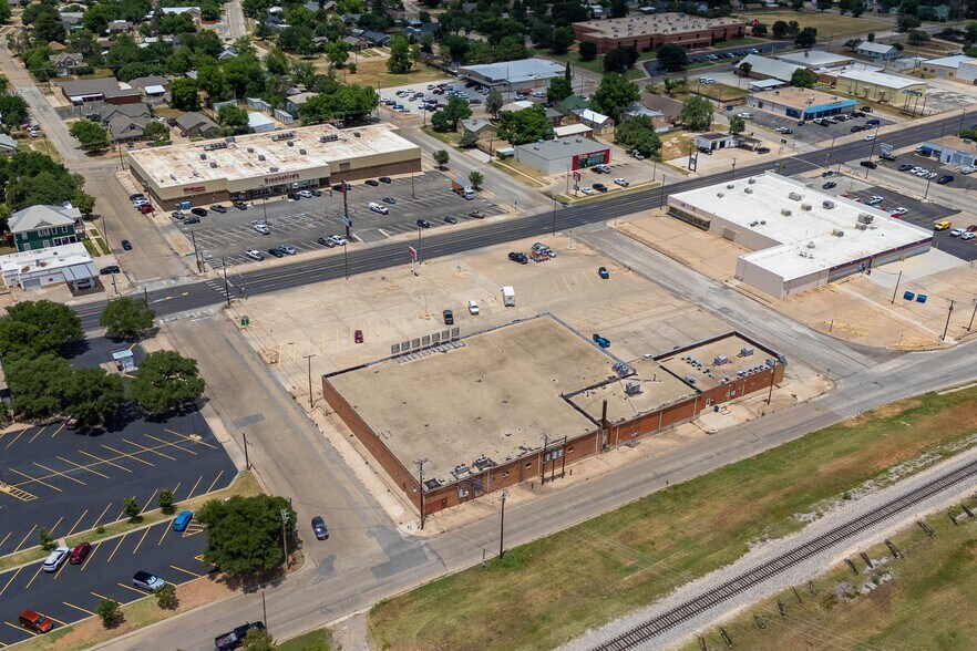 More Photos Of 500-511 E Broadway St, Sweetwater Storefront For Sale