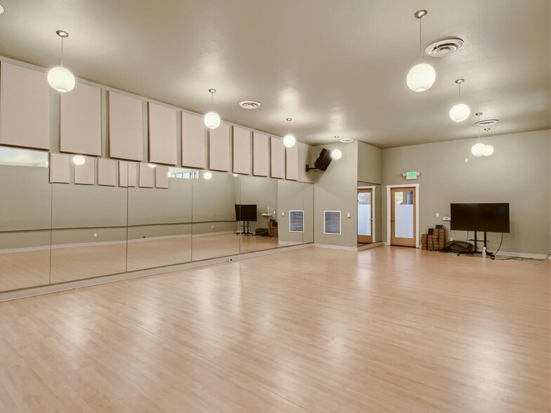 More Photos Of 9970 SW Beaverton Hillsdale Hwy, Beaverton Veterinarian Kennel For Sale