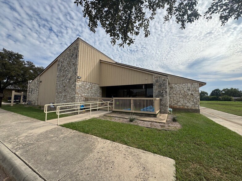Primary Photo Of 1300 Fulton St, Denton Medical For Lease