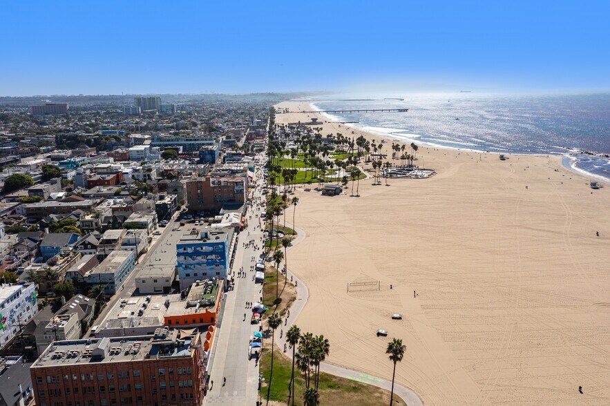 More Photos Of 1011-1011 Ocean Front Walk, Venice Storefront Retail Office For Sale