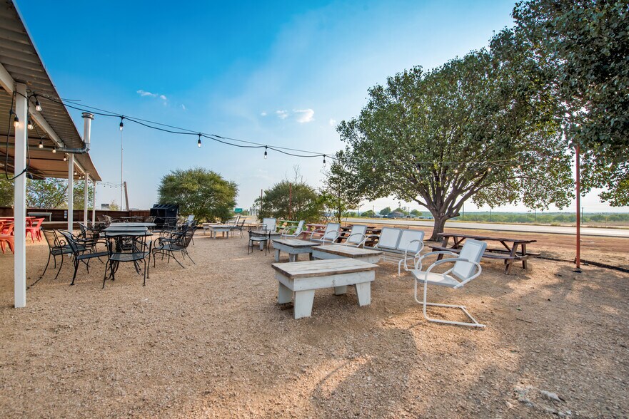 More Photos Of 5812 N Interstate 35, Denton Restaurant For Lease