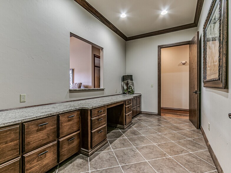 More Photos Of 2929 NW 156th St, Oklahoma City Office For Lease