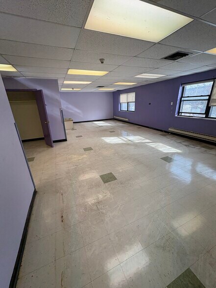 More Photos Of 33 Somers St, Brooklyn Schools For Lease