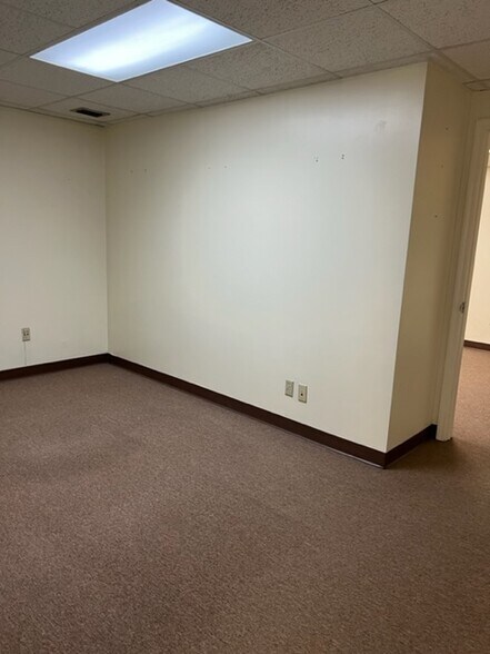 More Photos Of 12900-12940 SW 133rd Ct, Miami Office Residential For Lease
