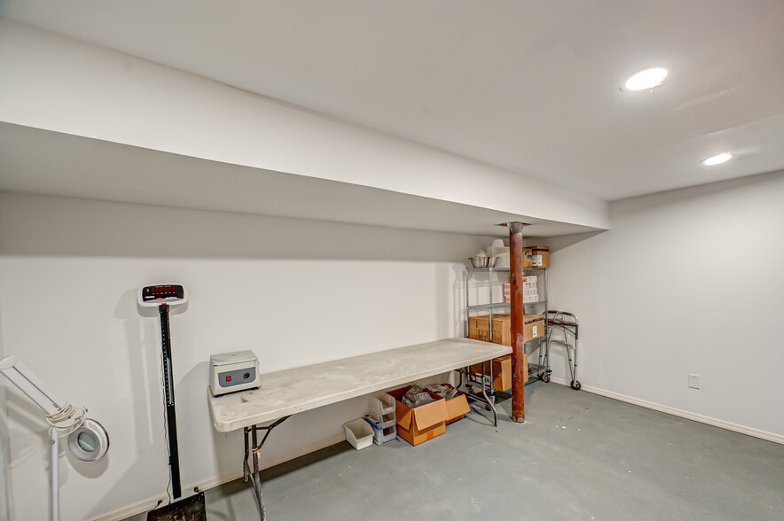 More Photos Of 24 Railroad Ave, Patchogue Office For Sale