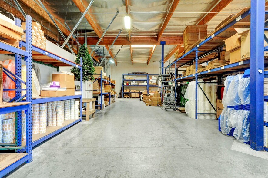 More Photos Of 920 W 10th St, Azusa Warehouse For Sale
