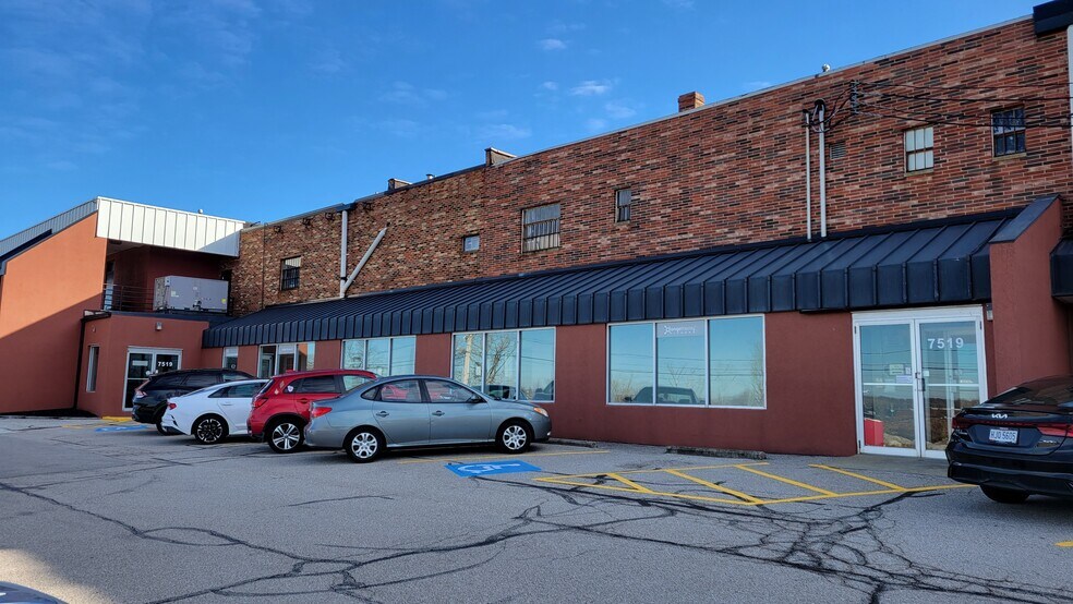 More Photos Of 7501-7537 Mentor Ave, Mentor General Retail For Lease