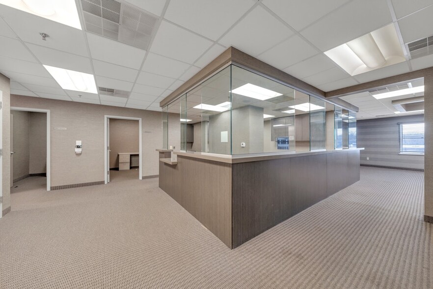 More Photos Of 440 Old Hook Rd, Emerson Medical For Lease