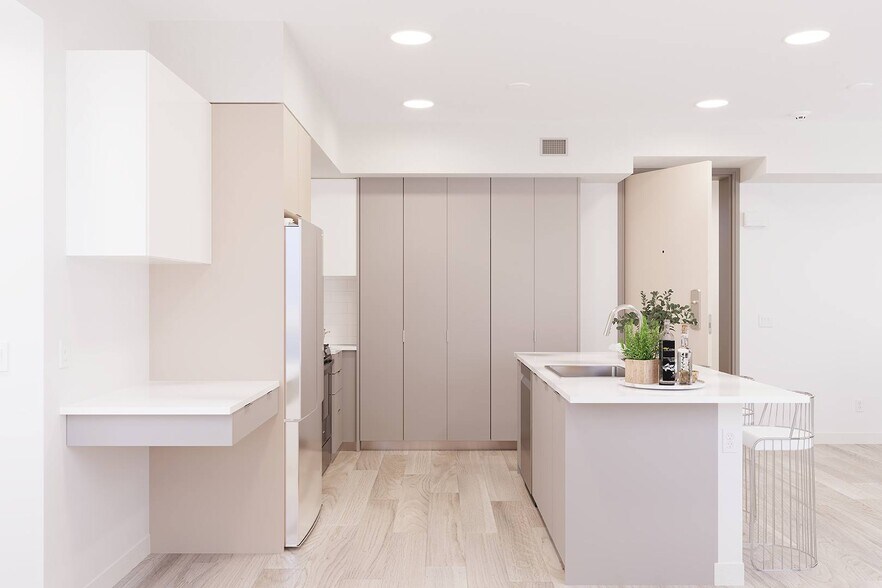 More Photos Of 9900 Venice Blvd, Culver City Apartments For Lease