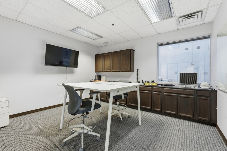 More Photos Of 3401 E Harbour Dr, Phoenix Light Manufacturing For Lease