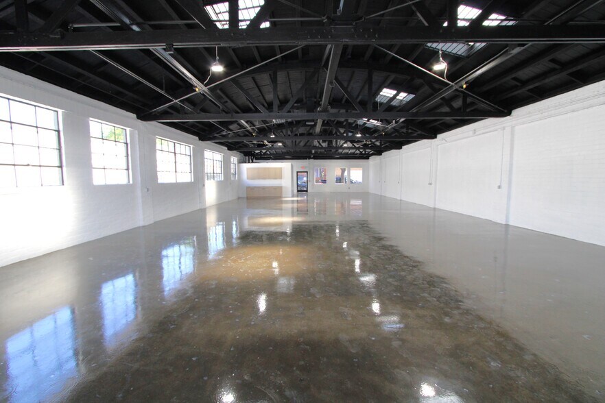 More Photos Of 521 Commercial St, Glendale Warehouse For Lease