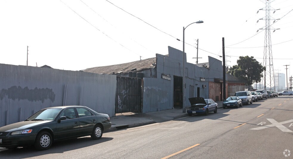 More Photos Of 1716-1718 Albion St, Los Angeles Auto Salvage Facility For Lease