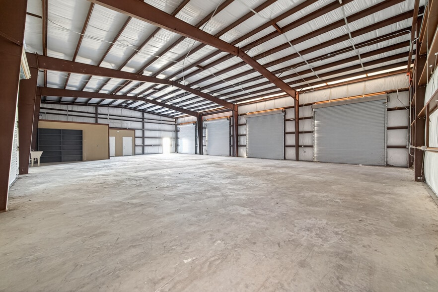 More Photos Of 5901 County Road 675B, Rosharon Warehouse For Lease