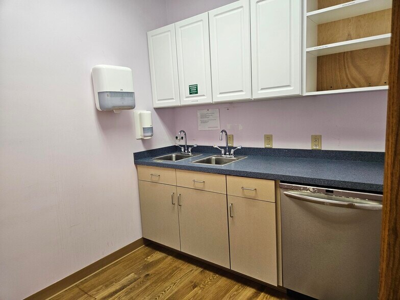 More Photos Of 2459 Emerald Pl, Greenville Medical For Sale