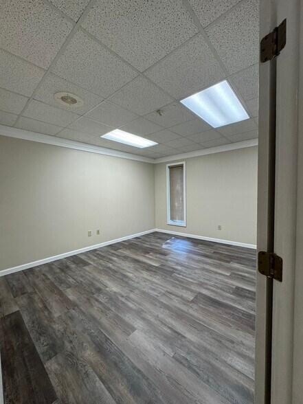 More Photos Of 5126-5130 Blazer Memorial Pky, Dublin Office For Lease