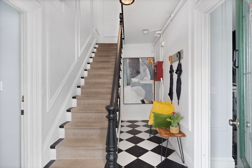 More Photos Of 28 Weaver Ave, Newport Hospitality For Sale