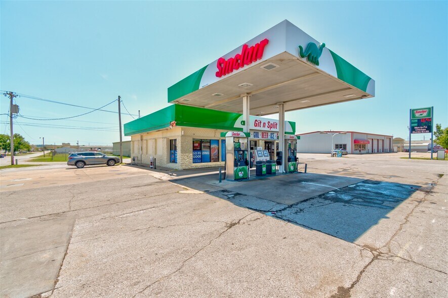More Photos Of 1705 SW Frank Phillips Blvd, Bartlesville Service Station For Sale