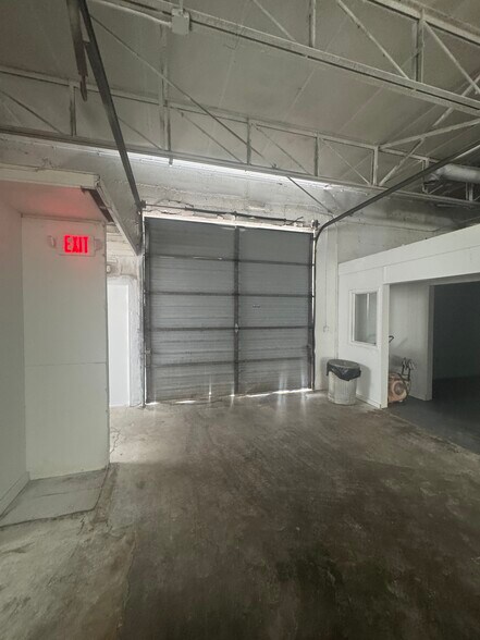 More Photos Of 14020 NW 19th Ave, Miami Warehouse For Lease