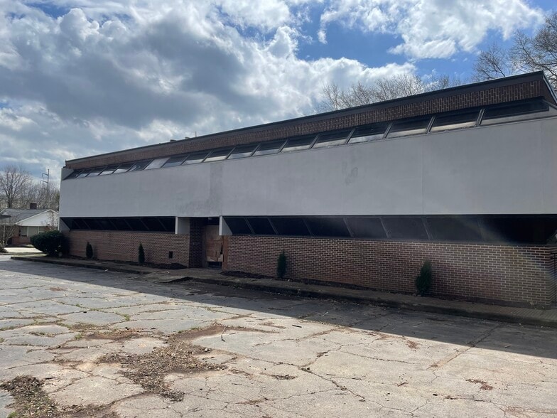 More Photos Of 2981 Church St, East Point Medical For Sale