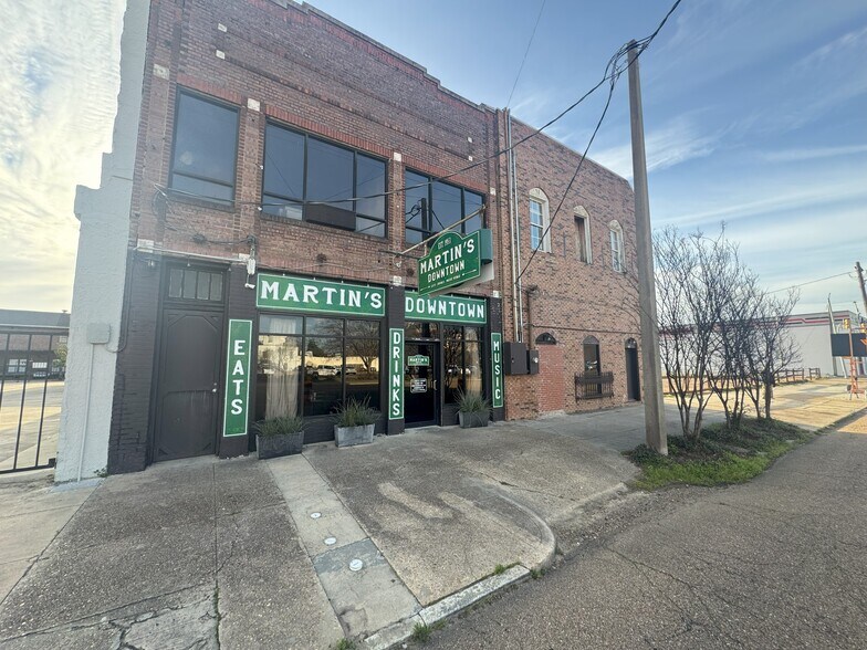More Photos Of 214 S State St, Jackson Restaurant For Sale