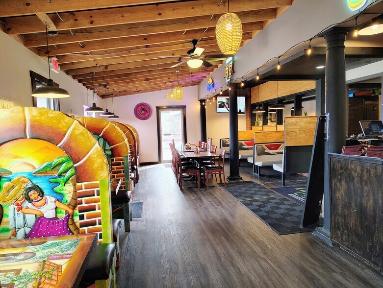 More Photos Of 213 W Willow Rd, Enid Restaurant For Sale