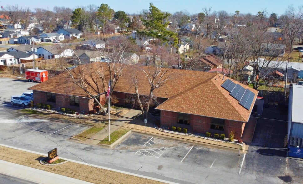 Primary Photo Of 715 S 8th St, Rogers Coworking Space