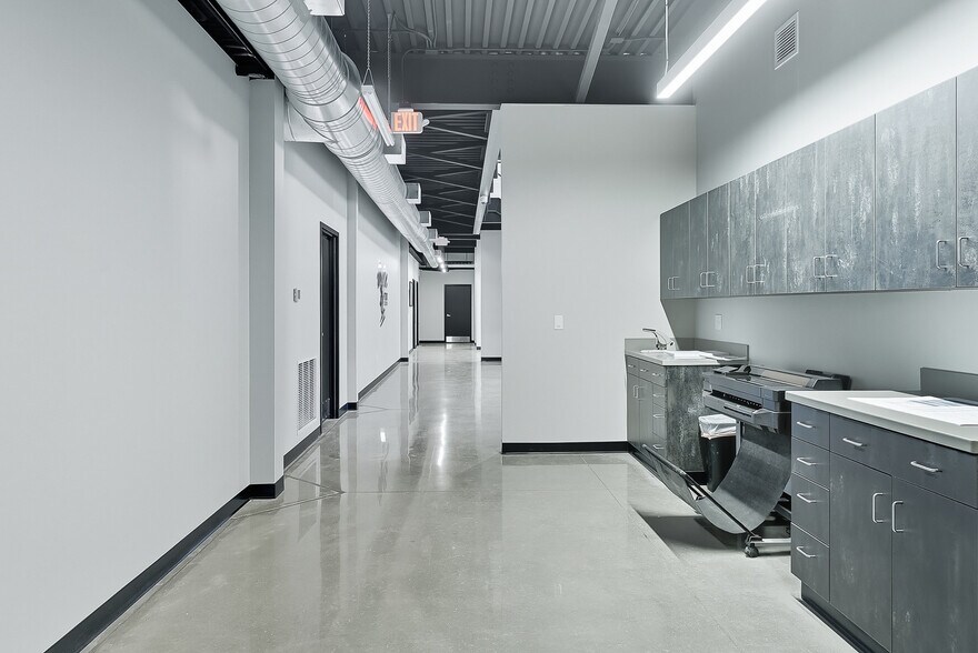 More Photos Of 14217 S 220th St, Gretna Distribution For Lease
